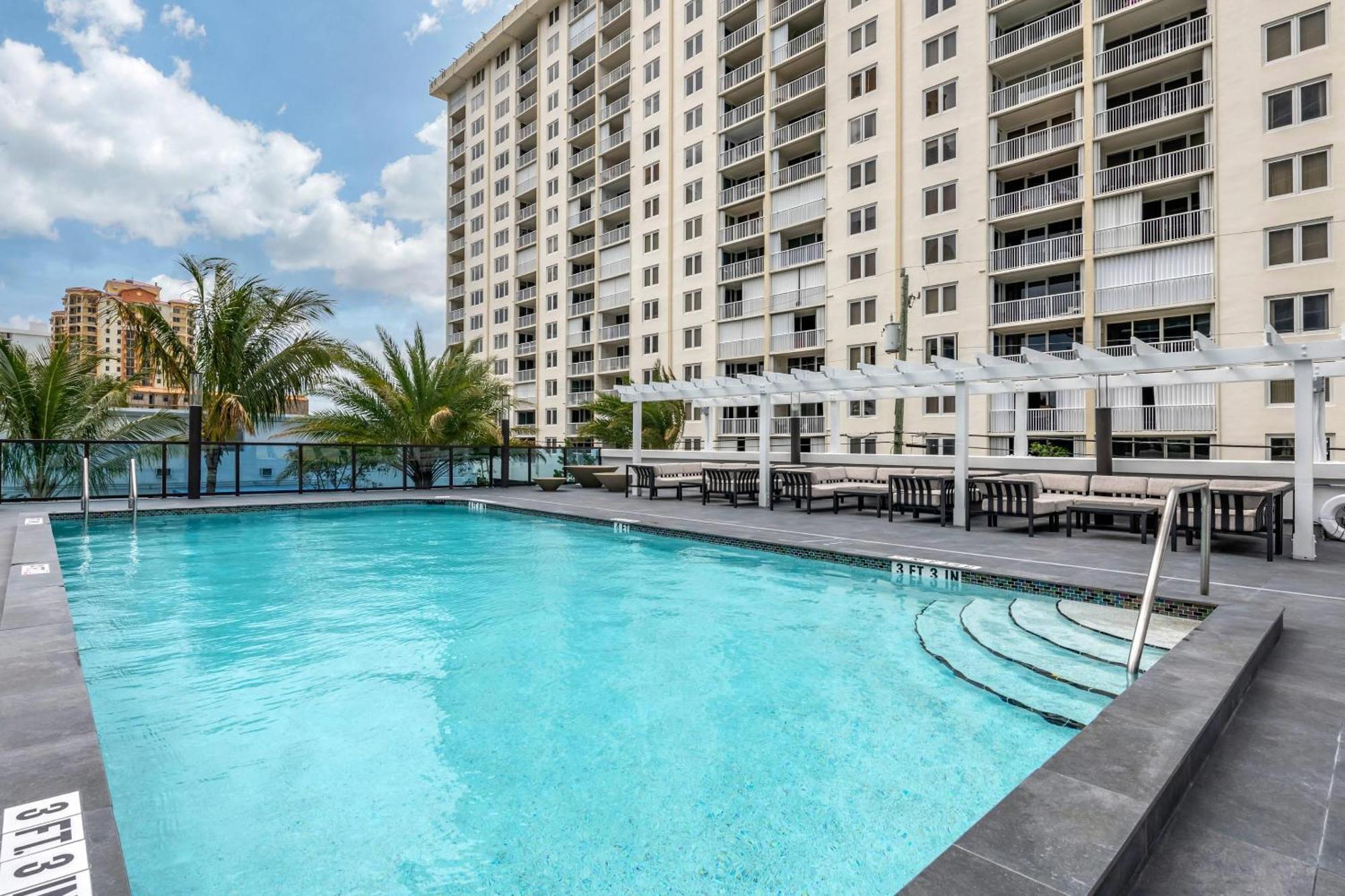 Cambria Hotel Fort Lauderdale Beach Exterior photo