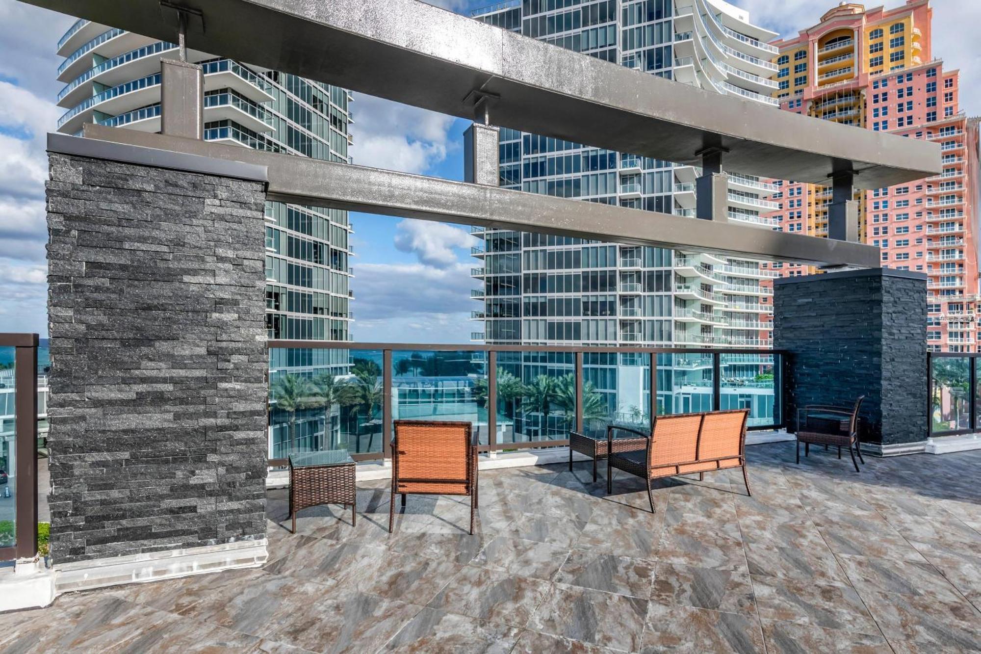 Cambria Hotel Fort Lauderdale Beach Exterior photo