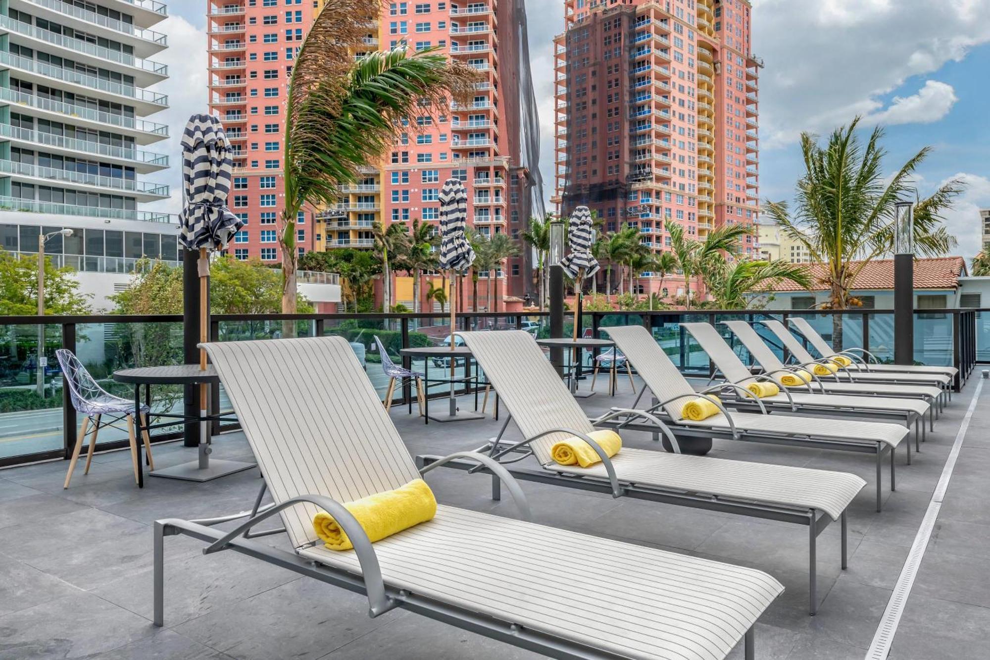 Cambria Hotel Fort Lauderdale Beach Exterior photo